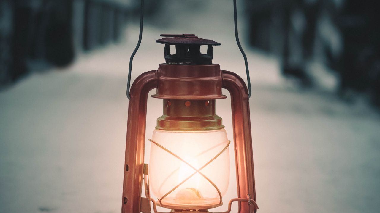 Обои лампа, фонарь, снег