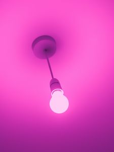 Превью обои лампочка, электричество, розовый, минимализм