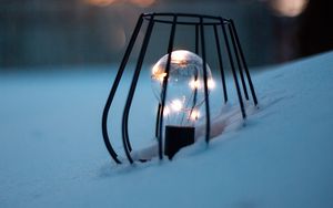 Превью обои лампочка, гирлянда, снег, свет