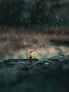 Превью обои лампочка, свечение, снег, фокус