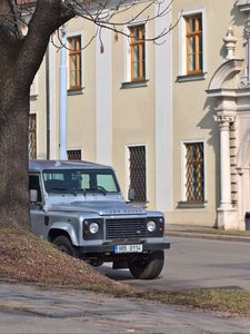 Превью обои land rover, автомобиль, внедорожник, серый, здание