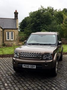 Превью обои land rover, автомобиль, внедорожник, коричневый, стоянка
