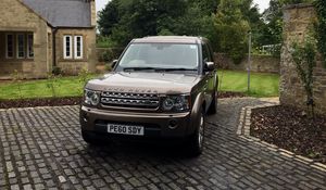 Превью обои land rover, автомобиль, внедорожник, коричневый, стоянка