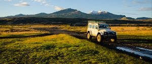 Превью обои land rover, автомобиль, внедорожник, горы