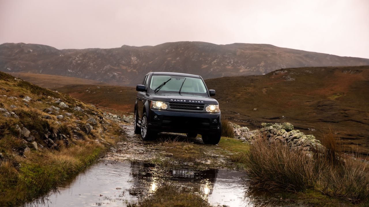 Обои land rover, черный, внедорожник, вода