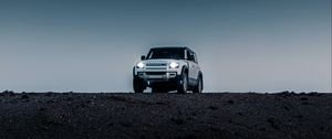 Превью обои land rover defender, land rover, автомобиль, внедорожник, пустыня, ночь