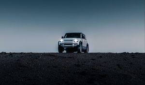 Превью обои land rover defender, land rover, автомобиль, внедорожник, пустыня, ночь