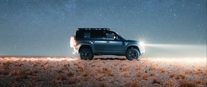 Превью обои land rover defender, land rover, автомобиль, внедорожник, серый, ночь