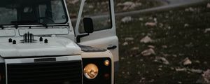 Превью обои land rover defender, land rover, автомобиль, белый, внедорожник, дорога