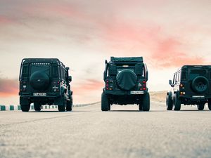 Превью обои land rover defender, land rover, автомобиль, внедорожник, черный, дорога