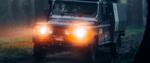 Превью обои land rover defender, land rover, внедорожник, автомобиль, туман