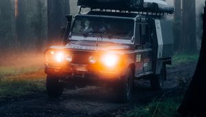 Превью обои land rover defender, land rover, внедорожник, автомобиль, туман