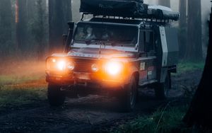 Превью обои land rover defender, land rover, внедорожник, автомобиль, туман