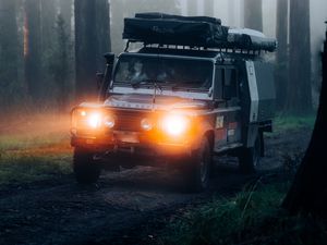 Превью обои land rover defender, land rover, внедорожник, автомобиль, туман