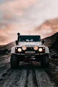Превью обои land rover, машина, фары, вид спереди, белый
