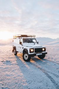Превью обои land rover, машина, фары, внедорожник