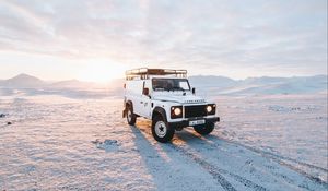 Превью обои land rover, машина, фары, внедорожник