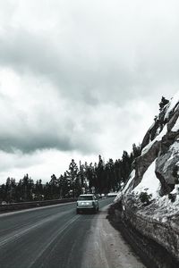 Превью обои land rover, машина, внедорожник, дорога