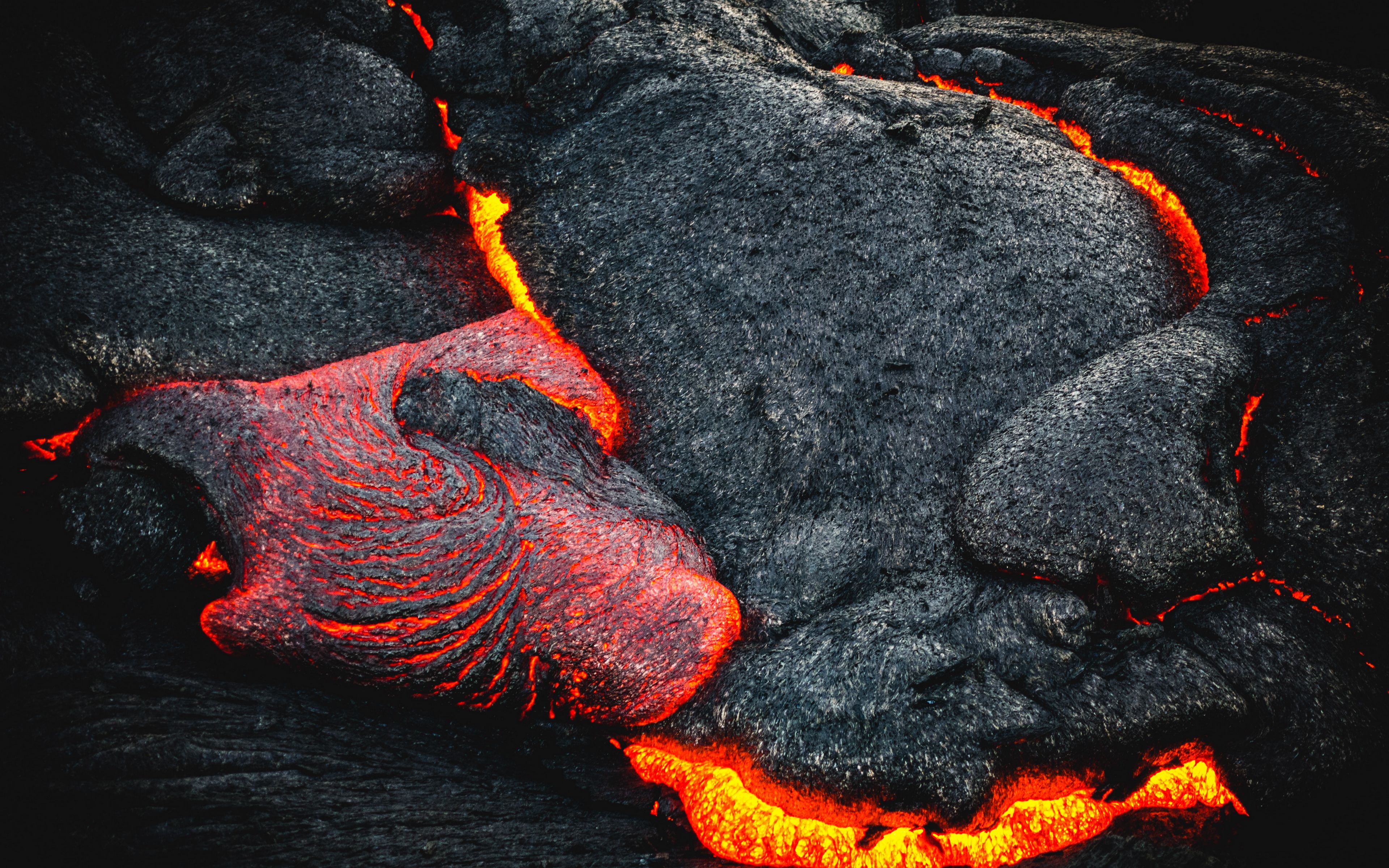 3840x2400 лава, огненный, поверхность, вулкан обои 4k ultra hd 16:10.