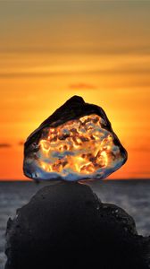 Превью обои льдинка, лед, море, закат, горизонт