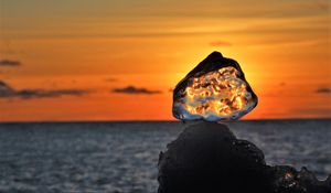 Превью обои льдинка, лед, море, закат, горизонт