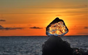 Превью обои льдинка, лед, море, закат, горизонт