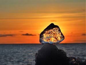 Превью обои льдинка, лед, море, закат, горизонт