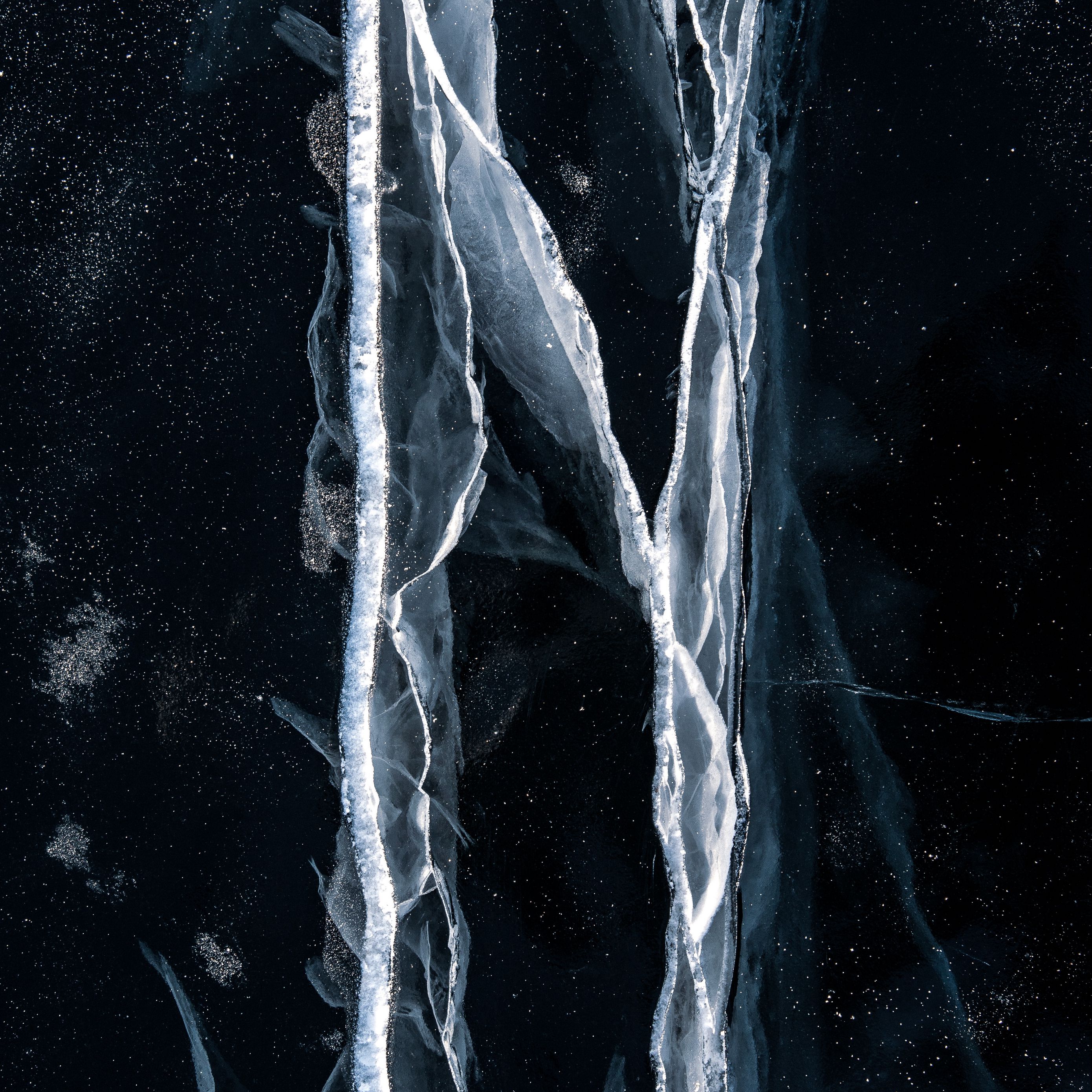 Трещины на льду