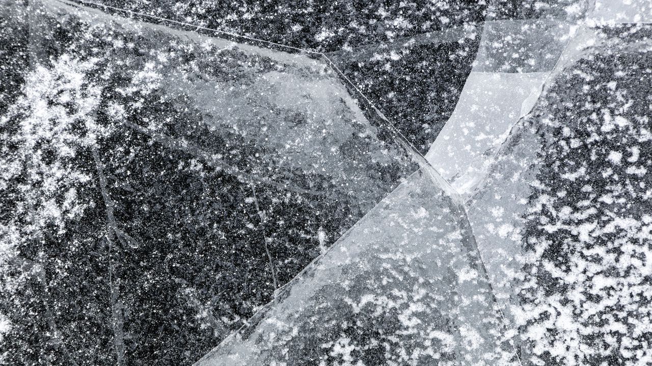 Обои лед, трещины, текстура, поверхность, серый