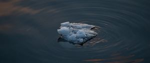 Превью обои лед, вода, айсберг, круги