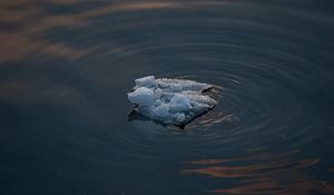 Превью обои лед, вода, айсберг, круги