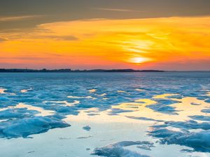 Превью обои лед, вода, закат, зима, горизонт, природа