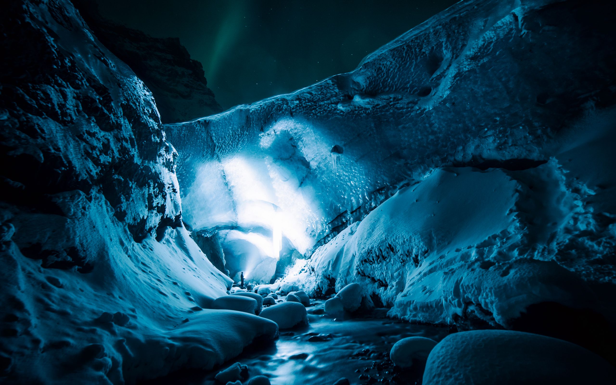 Арктическая пещера