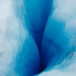 Превью обои ледник, дыра, щель, ледяной туннель, лед