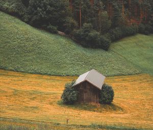 Превью обои лес, горы, дом, пейзаж