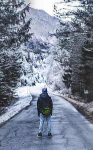 Превью обои лес, прогулка, одиночество, зима, дорога