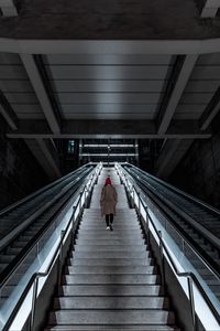 Превью обои лестница, девушка, одиночество, метро