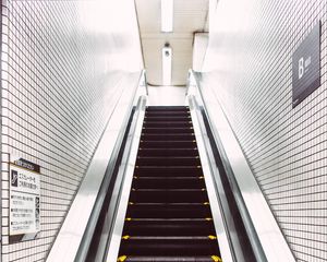 Превью обои лестница, эскалатор, ступени, метро