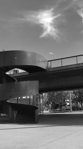 Превью обои лестница, мост, улица, здания, чб