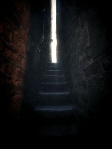 Превью обои лестница, щель, стены, свет, мрачный