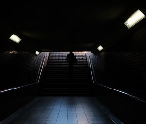 Превью обои лестница, тоннель, силуэт, темный