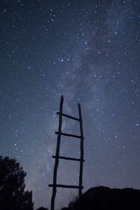 Превью обои лестница, звездное небо, деревья, минимализм, ночь