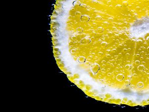 Превью обои лимон, долька, пузыри, цитрус, макро