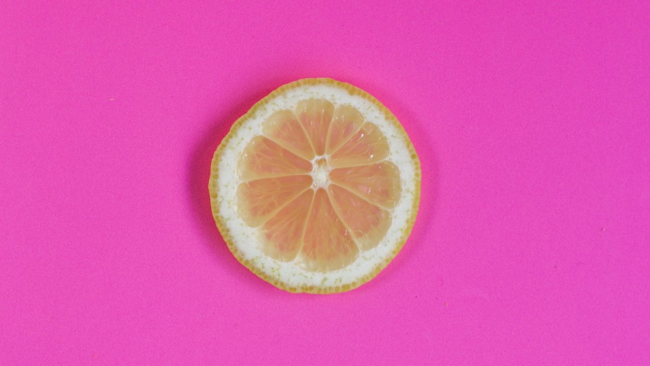 Обои лимон, долька, цитрус, минимализм, розовый
