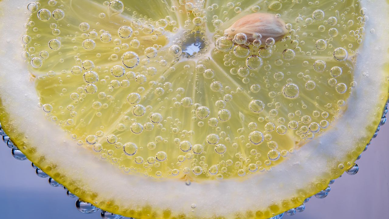 Обои лимон, пузыри, крупным планом