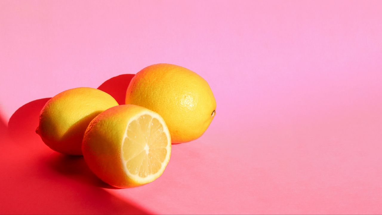 Обои лимоны, фрукты, цитрус, желтый, розовый