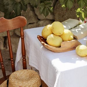 Превью обои лимоны, цитрусы, цветы, шляпа, стул, стол