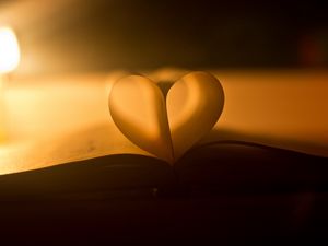 Превью обои любовь, сердце, счастье, книга, свет