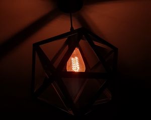 Превью обои люстра, лампочка, темный, тень, освещение