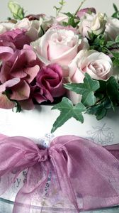 Превью обои лизиантус рассела, гортензия, розы, коробка, бант, цветы